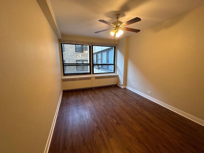 Foto del edificio - 4180 N Marine Dr