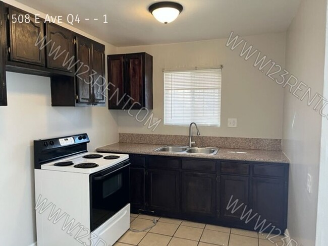 Foto del edificio - 2BD/ 1BTH Apartment East Palmdale 1st Floor