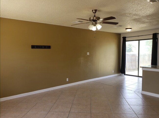 Foto del edificio - 7915 Ruby Meadow