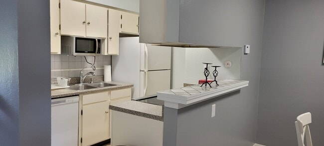 Building Photo - 1903 Hidden Way