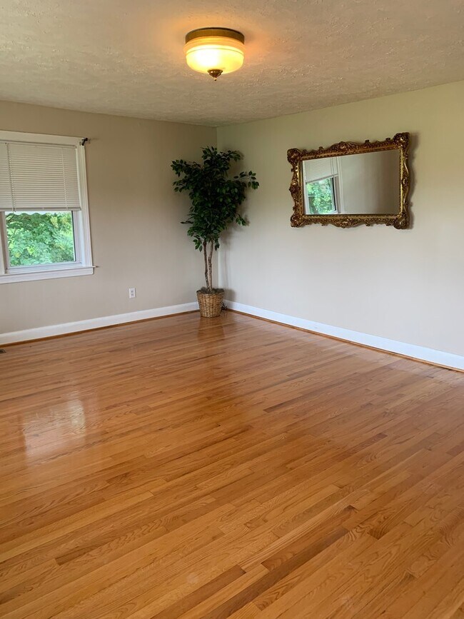 Foto del edificio - Beautiful 5 bed/2 bath house