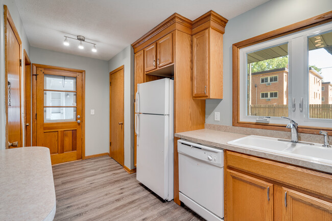 Foto del edificio - 3104 39th Ave NE