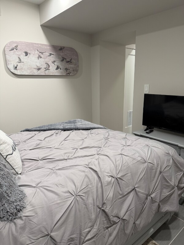 Building Photo - 824 18th St NE