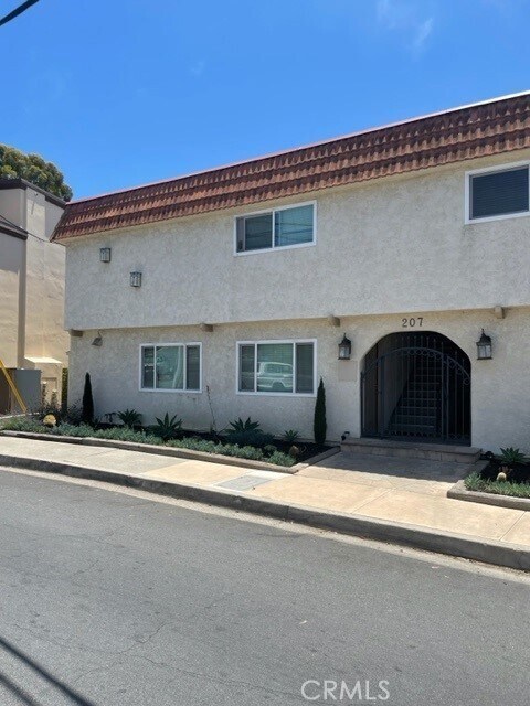 Building Photo - 207 W Marquita-