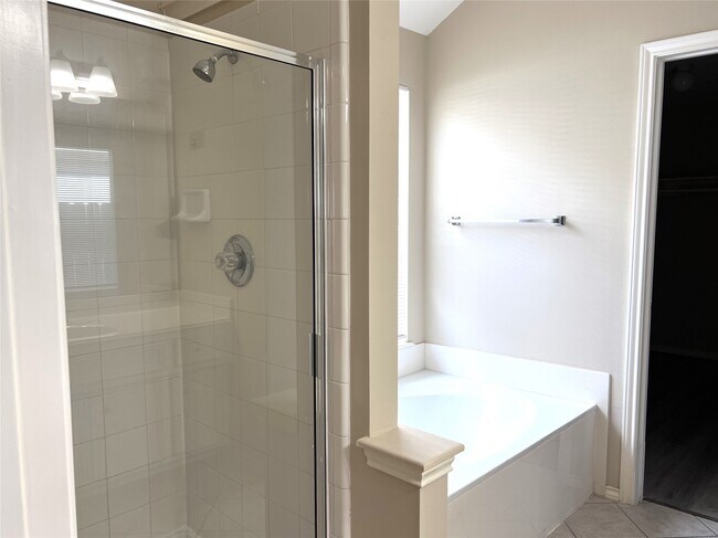 Foto del edificio - 12735 Wisteria Park Dr