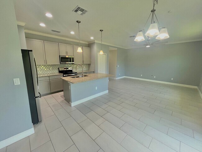 Foto del edificio - Beautiful 3 Bed, 2.5 Bath Townhome in Mode...
