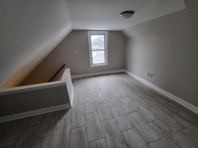 Building Photo - 137 Peck Ave
