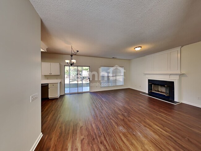 Foto del edificio - 11200 Longhedge Ln