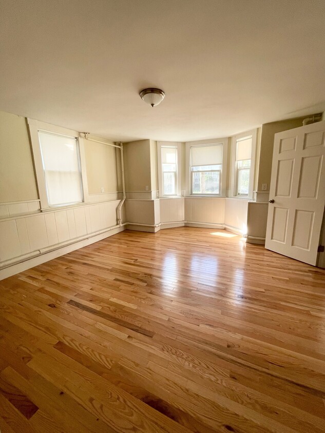 Primary Photo - 103 Summer St