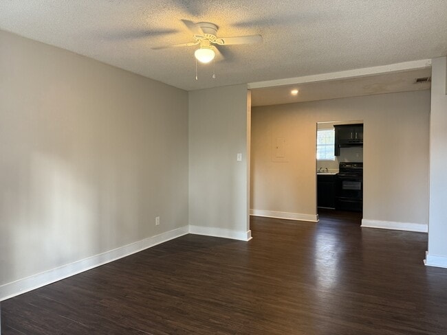 Building Photo - 207 W Memorial Dr