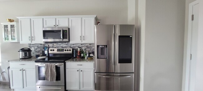 Foto del edificio - 310 Mayflower Rd