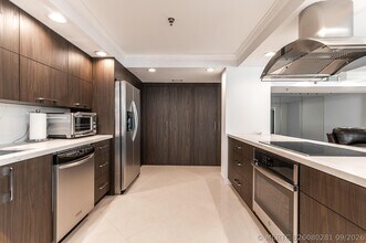 Building Photo - 1155 Hillsboro Mile