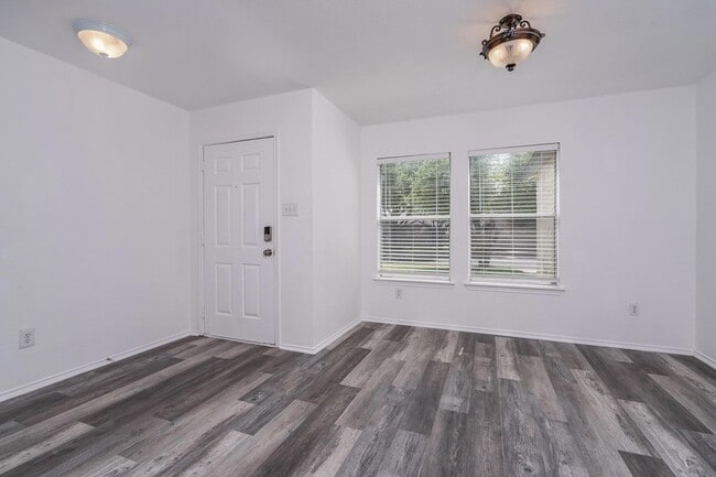 Building Photo - 1305 Water Spaniel Way