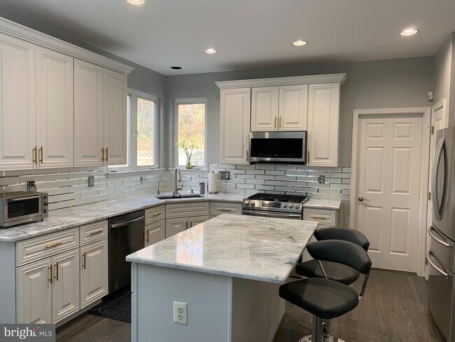 Foto del edificio - 5326 Poplar Valley Ct