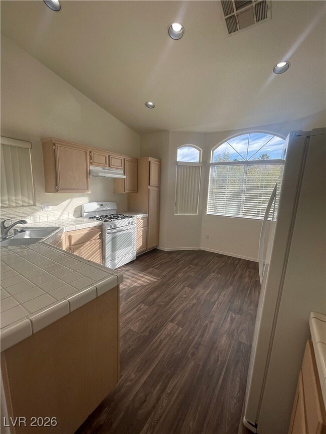 Building Photo - 9020 Valley of Fire Ave