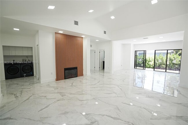 Building Photo - 7530 Coquina Dr
