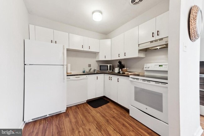 Foto del edificio - 1334 Montgomery Ave