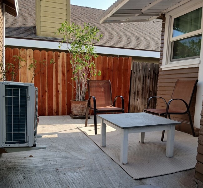 Private back patio - 1184 Wesley Ave