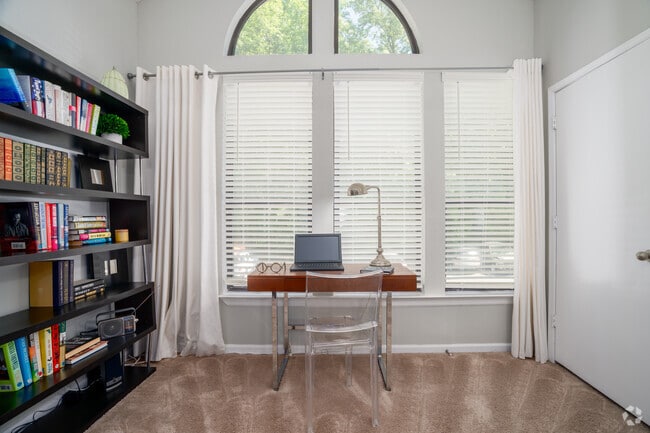 Captain 2BR, 2BA - 1,046SF - Atrium - Harbor Pointe