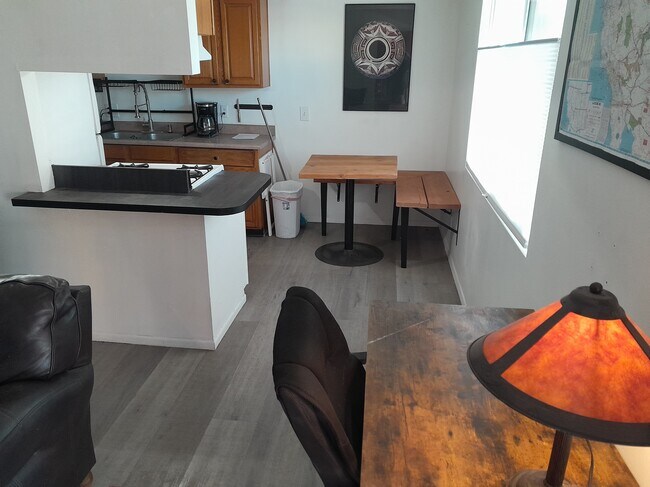 Foto del edificio - 645 W Rice St