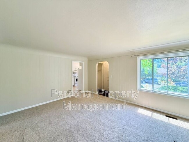 Building Photo - 506 W 39th St