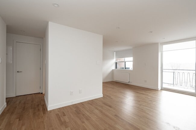 Building Photo - 501 Kingston Rd