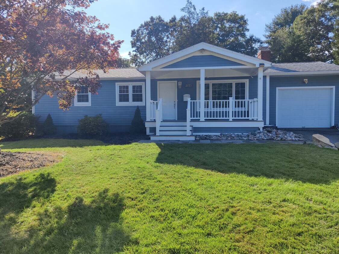 36 Edgewood Dr, North Kingstown, RI 02852 House Rental in North