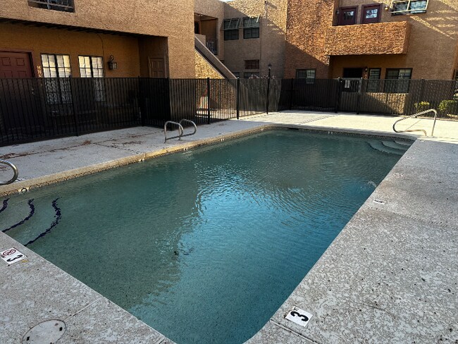 Foto del edificio - 1245 W 1st St