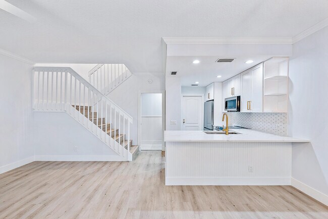 Foto del edificio - 130 Day Lily Dr