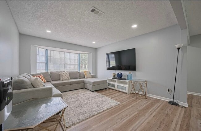 Building Photo - 2606 Micliff Blvd