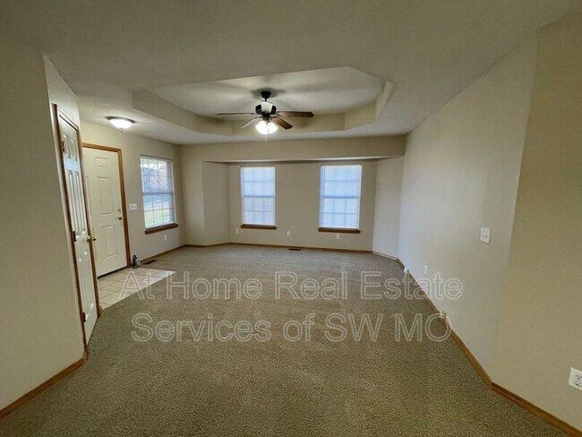 Foto del edificio - 1148 N Northwood Ave