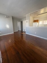 Building Photo - 1107 48th Pl NE