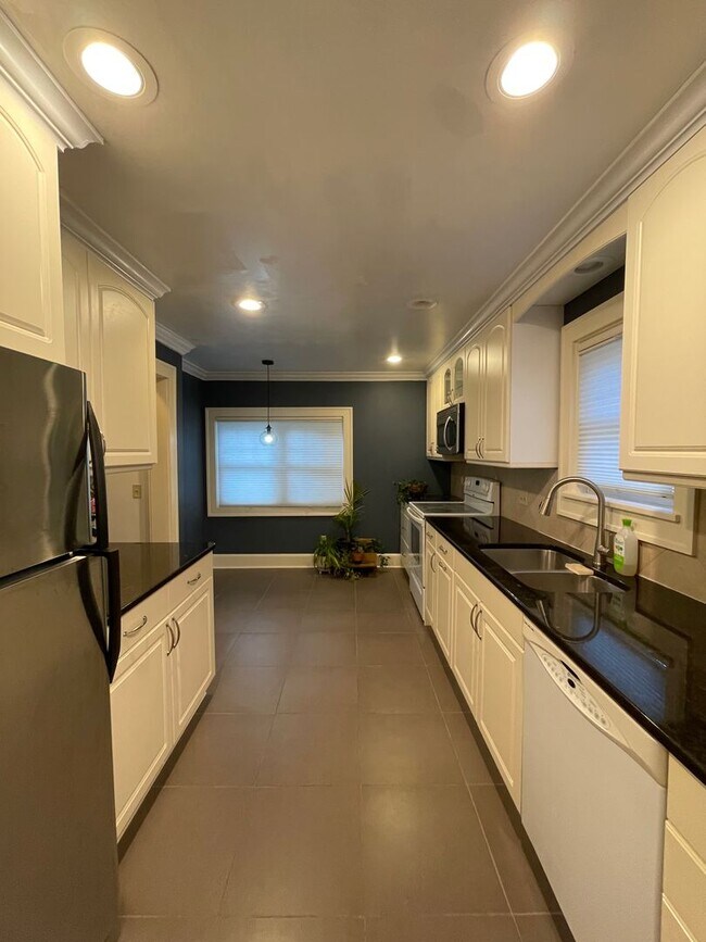 Foto del edificio - AVAILABLE JUNE - Beautiful 2 Bed 1 Bath Woodland Home