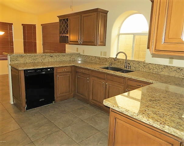 Building Photo - 2427 E Cathedral Rock Dr