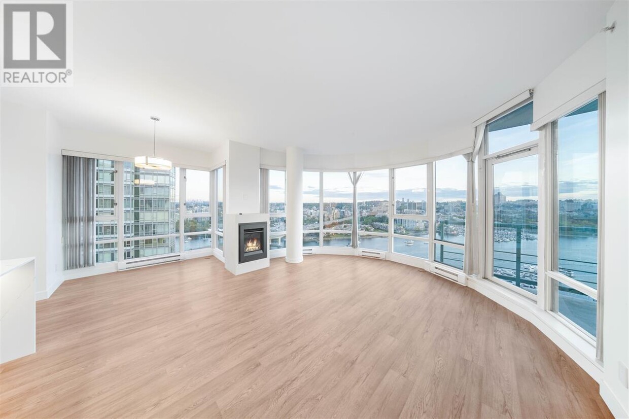 Photo principale - 2702-1067 MARINA Crescent