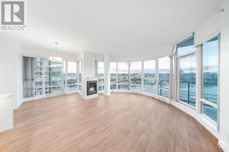 Building Photo - 2702-1067 MARINA Crescent
