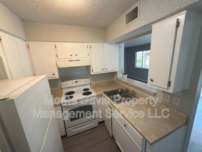 Foto del edificio - 8907 Parkfield Dr