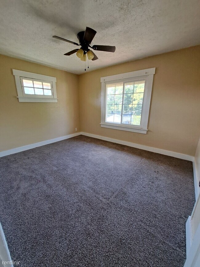 Foto del edificio - 2 br, 1 bath House - 3717 E 3rd St