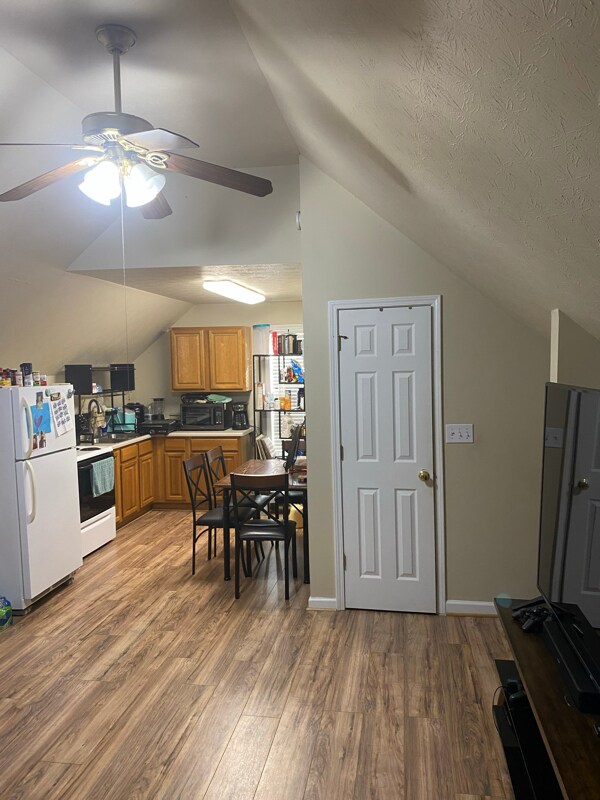 Foto del edificio - 691 Bear Creek Rd