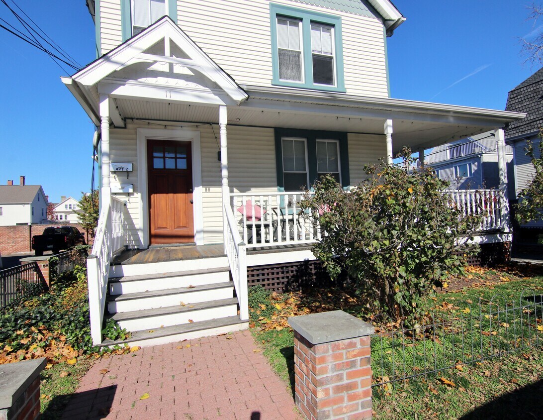 11 Dolsen Pl Unit 2, Stamford, CT 06901 Apartments in Stamford, CT