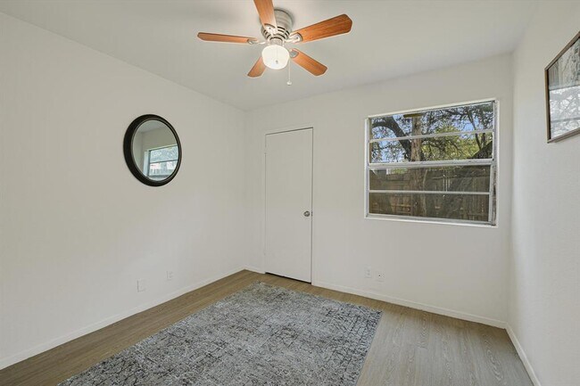 Foto del edificio - 4301 Acropolis Ct