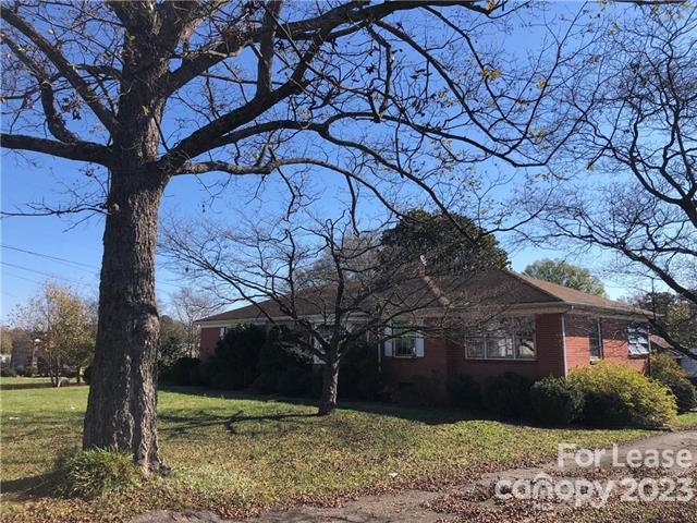 Foto principal - 2638 E Main St