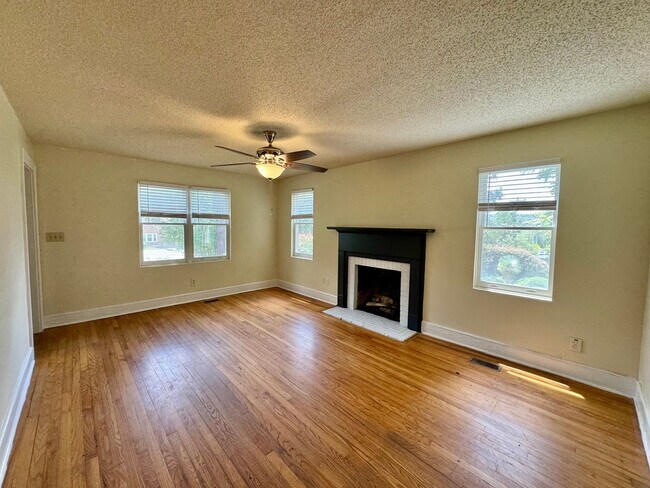 Foto del edificio - 4 bedroom CLOSE to UNC!