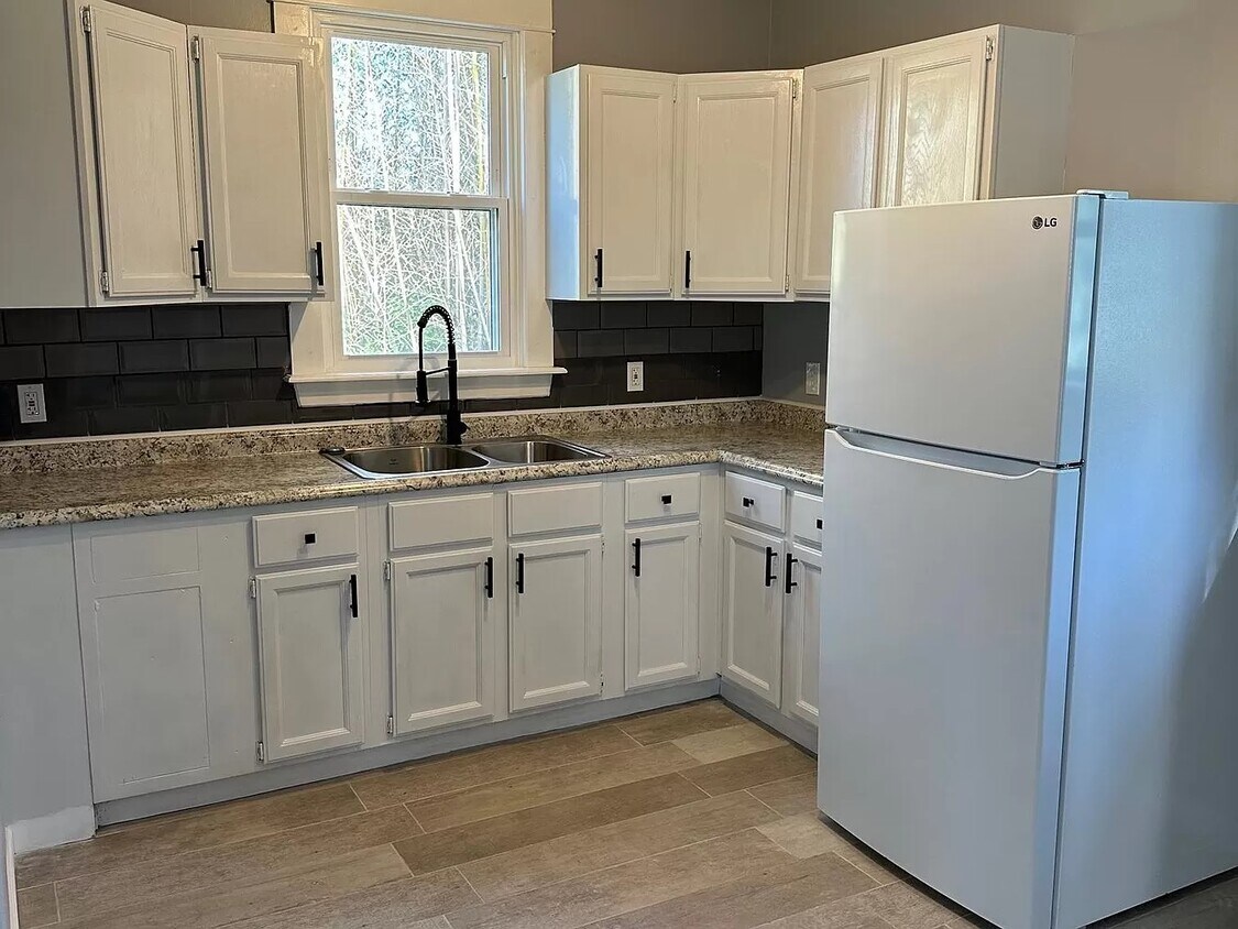 Foto principal - 3356 Saffer St