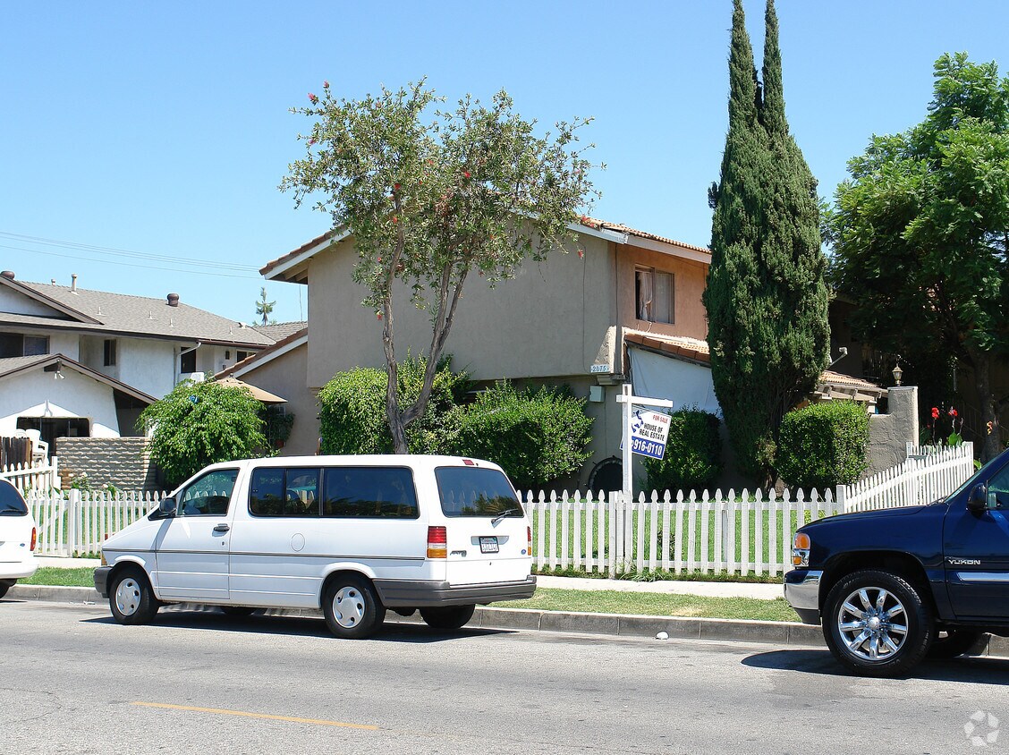 Foto del edificio - 2075 N Park Ln