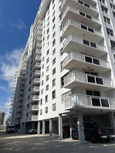 Building Photo - 1849 S Ocean Dr