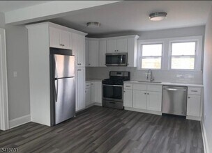 Building Photo - 52 Thomas St