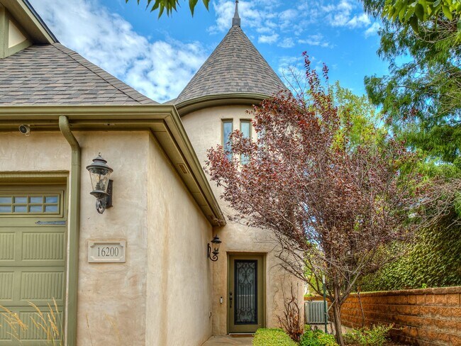 Foto del edificio - End Unit- @ Muirfield Village- Classic Bill Roberts Custom Built- 4 Bedrooms+ Media Room- Close t...