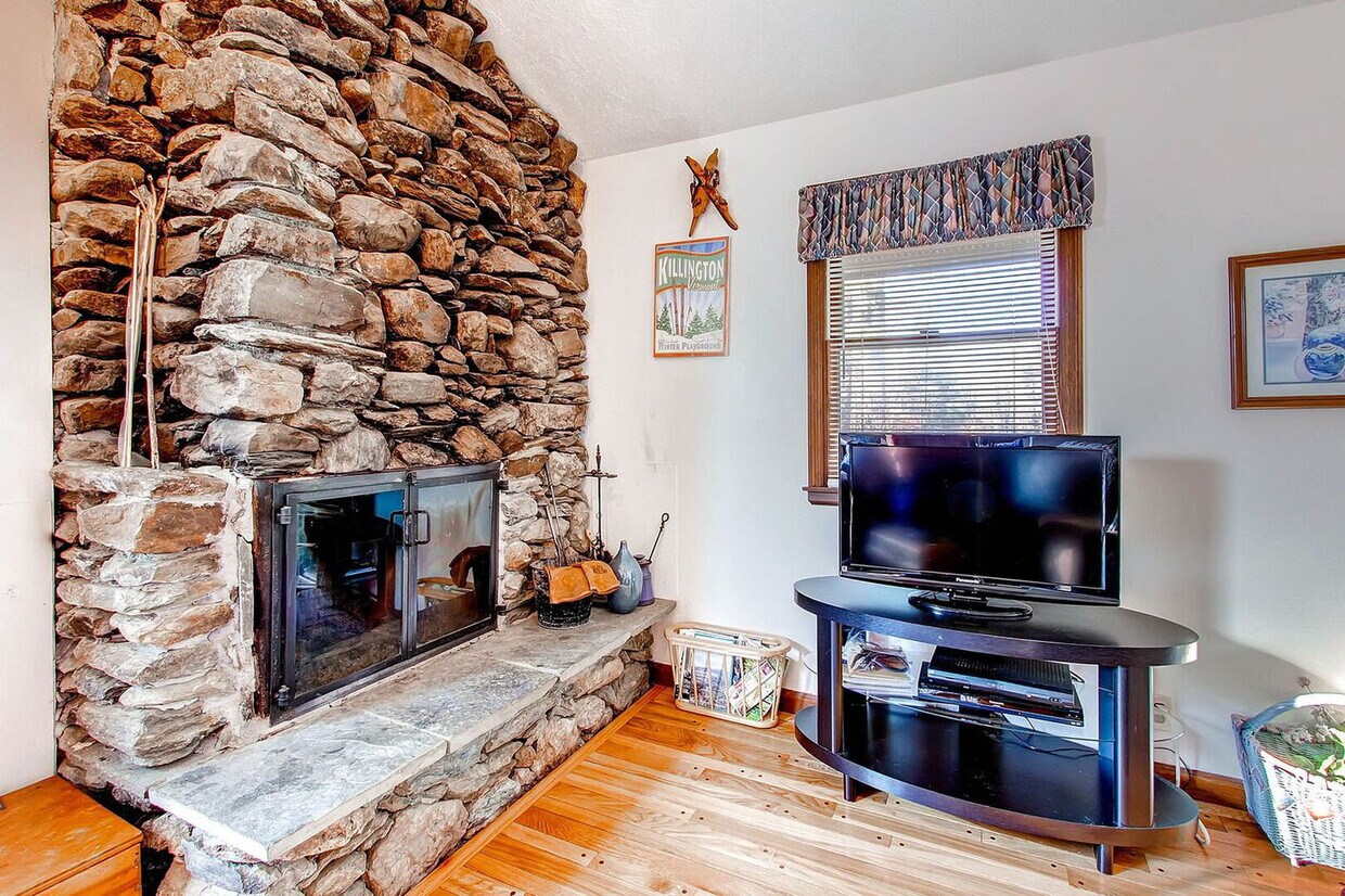 Primary Photo - 64 Dove Dr