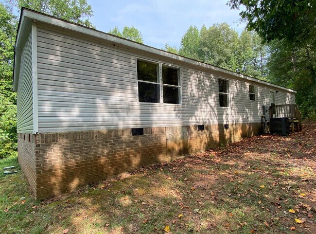 Building Photo - 559 Lawrence Rd